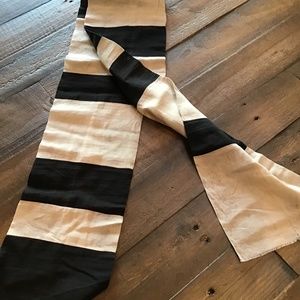 Cotton black and off white neck scarf with natural looking fabric color block